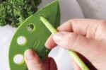 Generic Pack Of_5 Vegetables Celery Parsley Cabbage Leaf Stripper Plastic Looseleaf Herb Leaf Stripper Kitchen Gadgets (Color:Assorted)