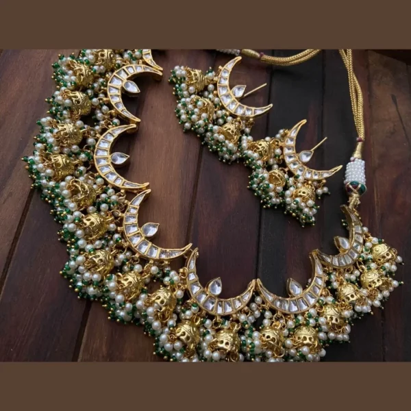 Green Jhumka Necklace Set in Kundan