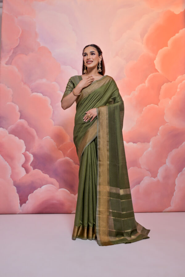 VERONIKA_MAHENDI saree
