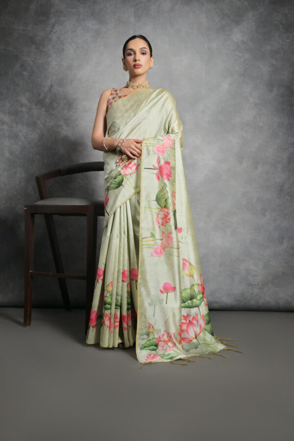 YOGITA_LOTUS_PISTA saree
