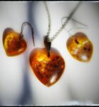 Handmade orange glittering resin pendant locket with earrings ✨️ by Artecraft