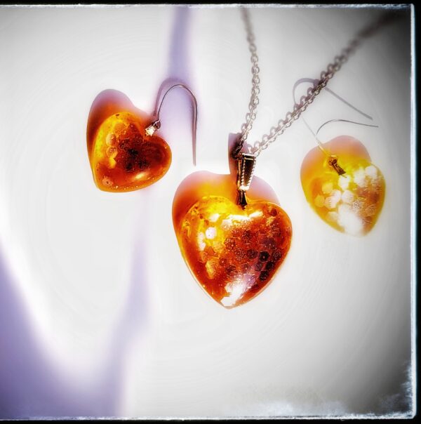 Handmade orange glittering resin pendant locket with earrings ✨️ by Artecraft