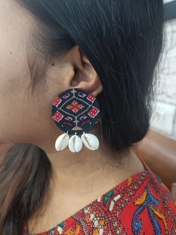 Rainvas Blue and red printed shells studs earrings