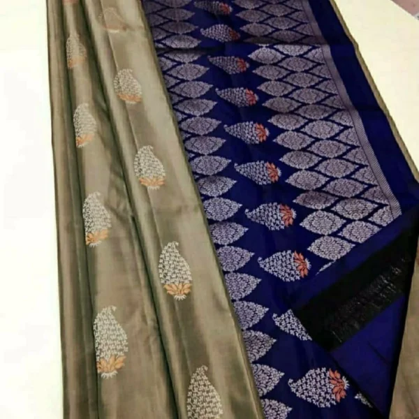 Women's Borderless Kanjivaram Silk Sarees With Unstitched Blouse (Beige)