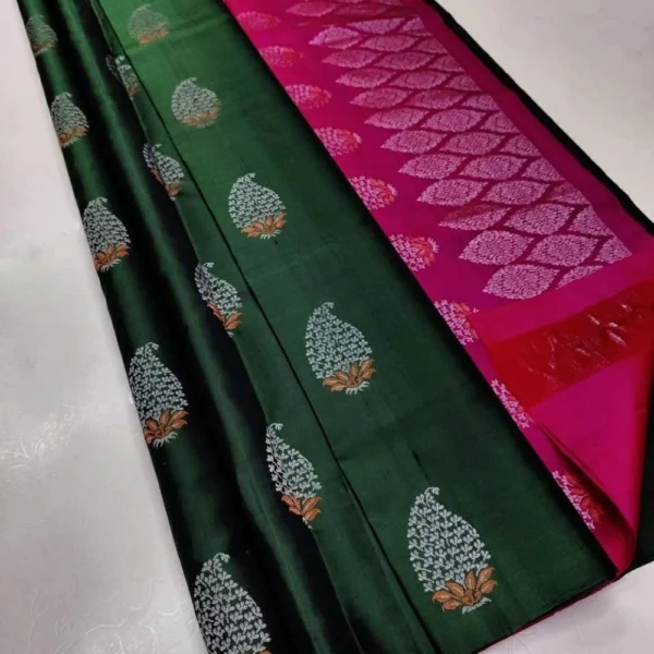 Women's Borderless Kanjivaram Silk Sarees With Unstitched Blouse (Green)