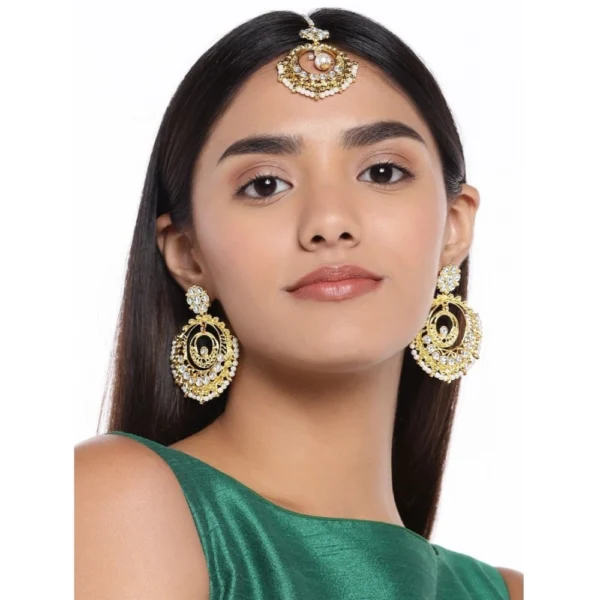 Women's Rose Gold Plated Alloy Kundan Earrings & Mangtikka (White)