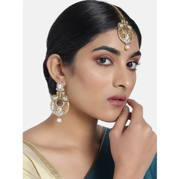 Women's Rose Gold Plated Alloy Kundan Earrings & Mangtikka (White)