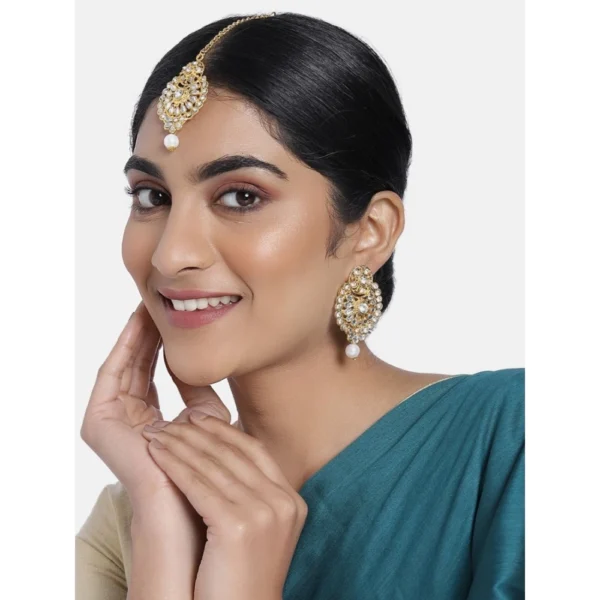 Women's Rose Gold Plated Alloy Kundan Earrings & Mangtikka (White)