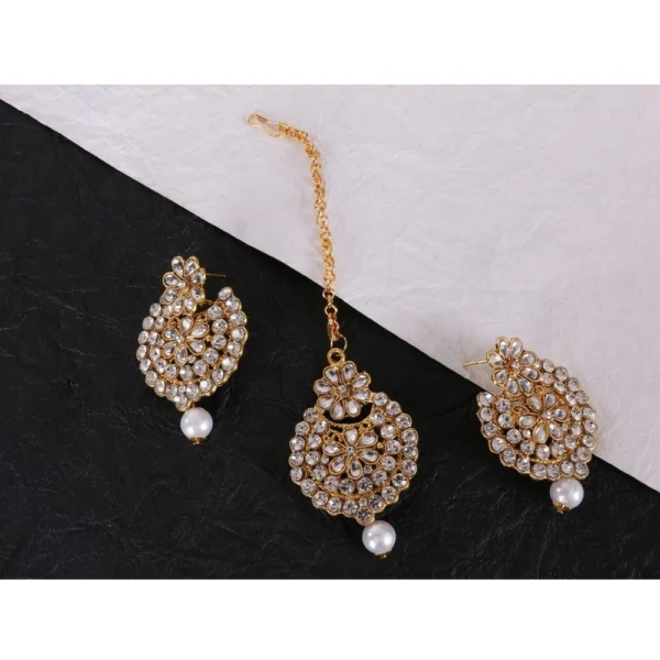 Women's Rose Gold Plated Alloy Kundan Earrings & Mangtikka (White)
