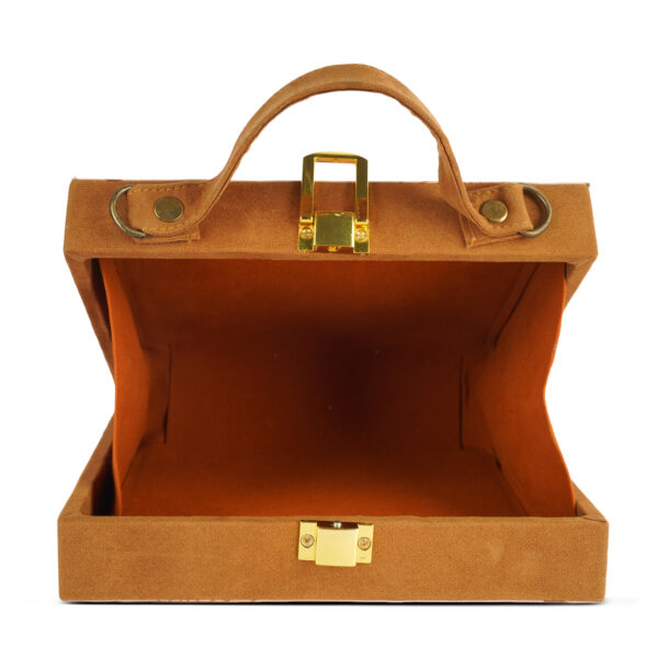 Vistu Woman Indian Bride Clutch