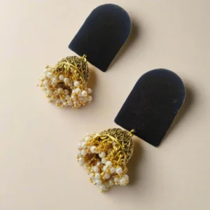 Rainvas Plain black earrings with golden bottom
