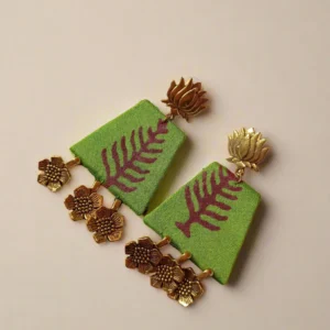 Rainvas light green leaf pattern golden charm earrings
