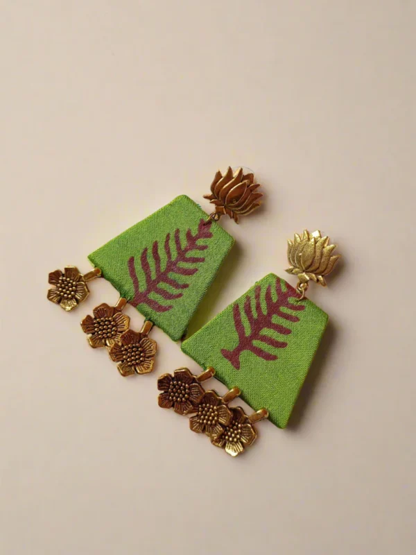 Rainvas light green leaf pattern golden charm earrings