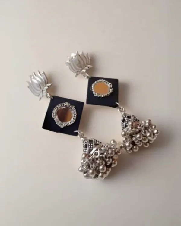 Rainvas Black and silver mirror everyday earrings