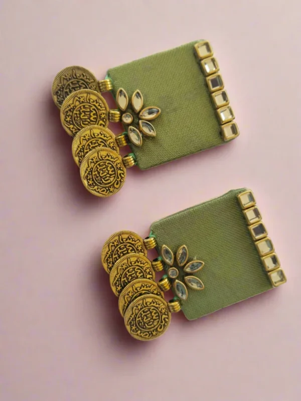 Rainvas Pastel green earrings with golden bottom