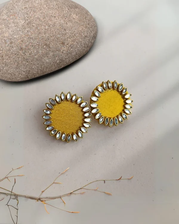 Rainvas Yellow kundan studs earrings