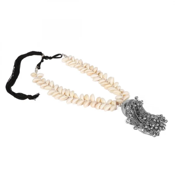 Shell Beads German Silver Pandeant Antique Necklace (Color: Silver)