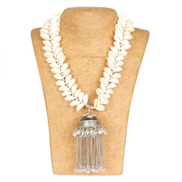 Shell Beads German Silver Pandeant Antique Necklace (Color: Silver)