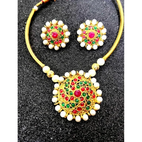 Women's Short Necklace And Earing Set