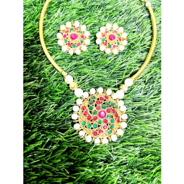 Women's Short Necklace And Earing Set