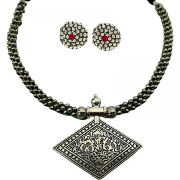 Women's Short Necklace And Earing Set