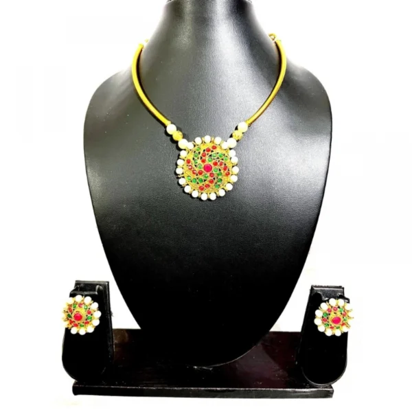 Women's Short Necklace And Earing Set