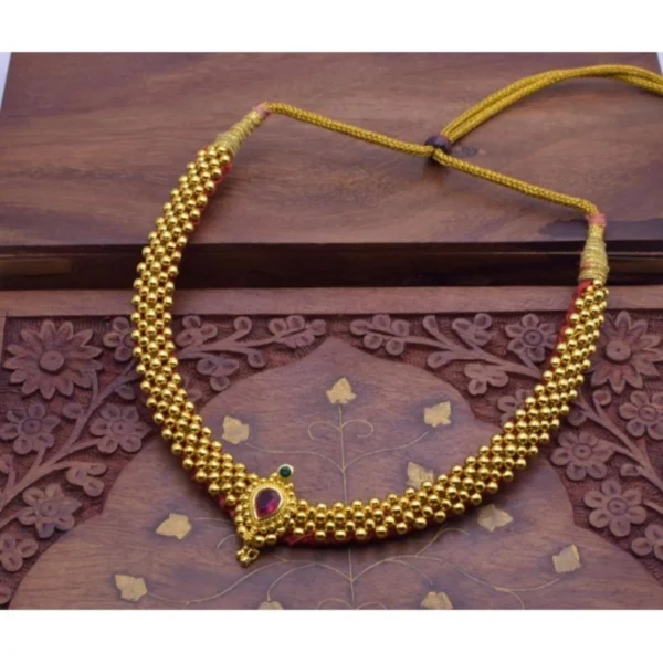 Women's Short Necklace And Earing Set