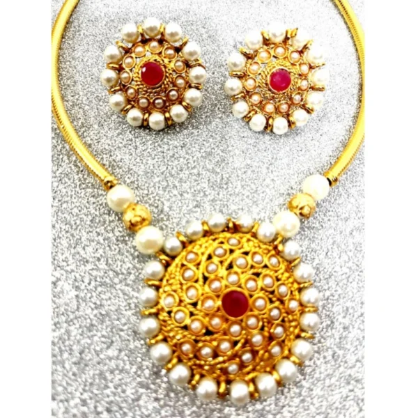 Women's Short Necklace And Earing Set